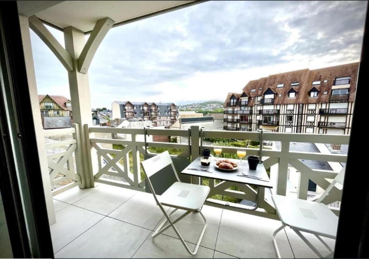 Sejour Authentique - Balcon, Parking & Wifi Ultra-Rapide Deauville Exterior foto